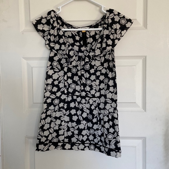 leifsdottir Tops - Cute flowy flowery top